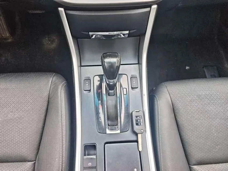 Honda Accord 2015 2.0L LX Comfort Edition interior photo 8 Honda Accord 2015 2.0L LX Comfort Edition interior photo 8