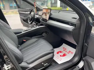 Geely Preface 2026 1.5T Oriente Yao Edición Kunlun exterior foto 9 Geely Preface 2026 1.5T Oriente Yao Edición Kunlun exterior foto 9