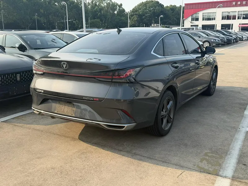 Changan Raeton Plus 2023 1.5T DCT Premium Trim interior photo 9 Changan Raeton Plus 2023 1.5T DCT Premium Trim interior photo 9