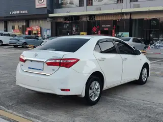Toyota Corolla 2014 1.6L CVT GL интерьер фото 6 Toyota Corolla 2014 1.6L CVT GL интерьер фото 6