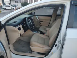 Toyota Corolla 2014 1.6L CVT GL интерьер фото 9 Toyota Corolla 2014 1.6L CVT GL интерьер фото 9
