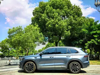 Geely Monjaro 2026 2.0TD High-power automatic four-wheel drive oriental obsidian full moon version exterior photo 3 Geely Monjaro 2026 2.0TD High-power automatic four-wheel drive oriental obsidian full moon version exterior photo 3
