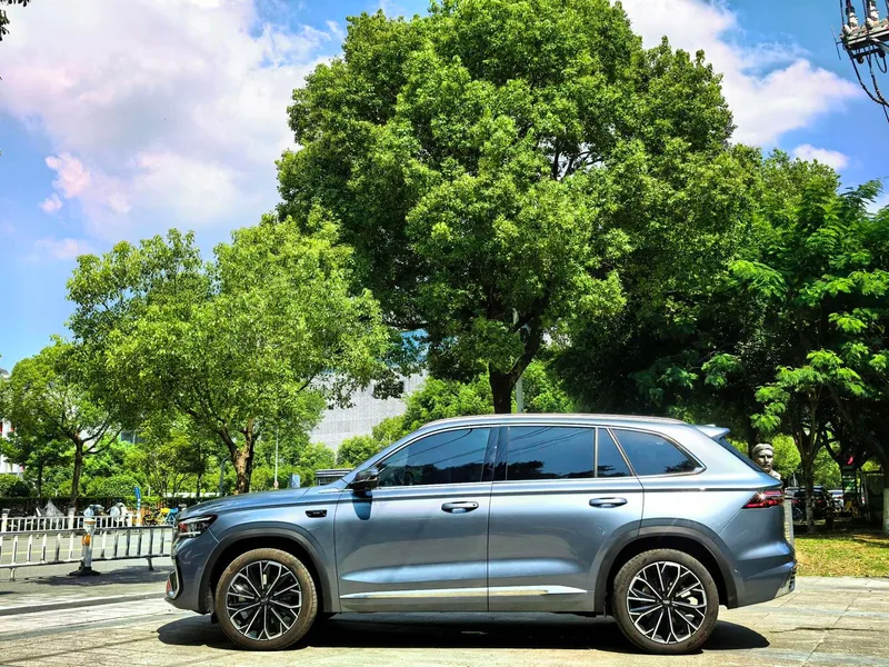 Geely Monjaro 2026 2.0TD High-power automatic four-wheel drive oriental obsidian full moon version exterior photo 3 Geely Monjaro 2026 2.0TD High-power automatic four-wheel drive oriental obsidian full moon version exterior photo 3