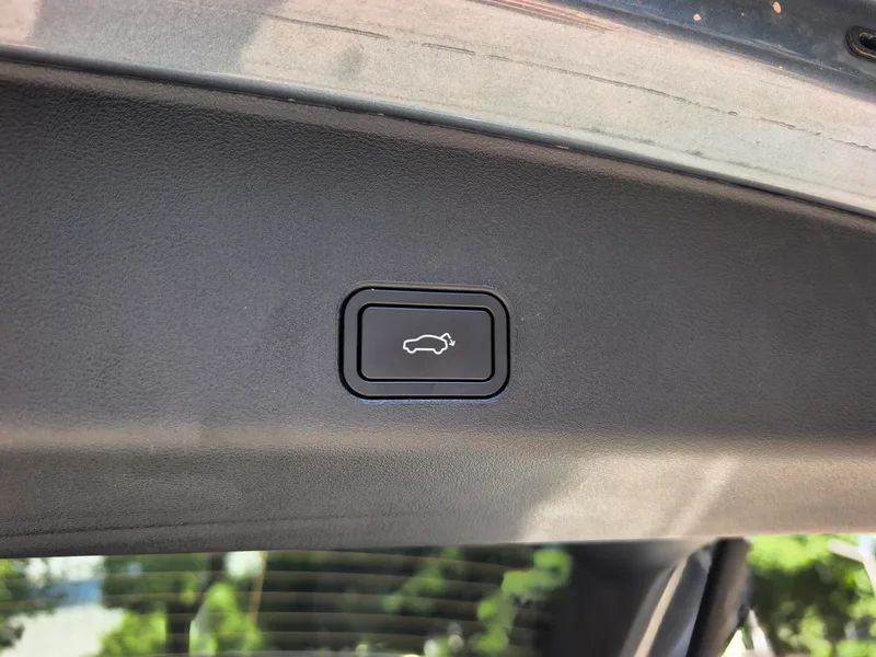 Geely Monjaro 2026 2.0TD High-power automatic four-wheel drive oriental obsidian full moon version exterior photo 10 Geely Monjaro 2026 2.0TD High-power automatic four-wheel drive oriental obsidian full moon version exterior photo 10