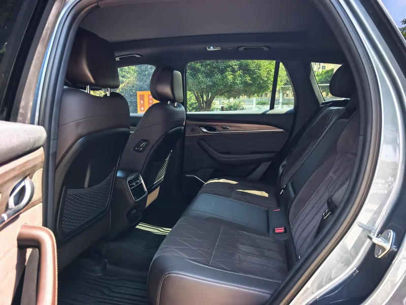 Geely Monjaro 2026 2.0TD High-power automatic four-wheel drive oriental obsidian full moon version interior photo 12 Geely Monjaro 2026 2.0TD High-power automatic four-wheel drive oriental obsidian full moon version interior photo 12