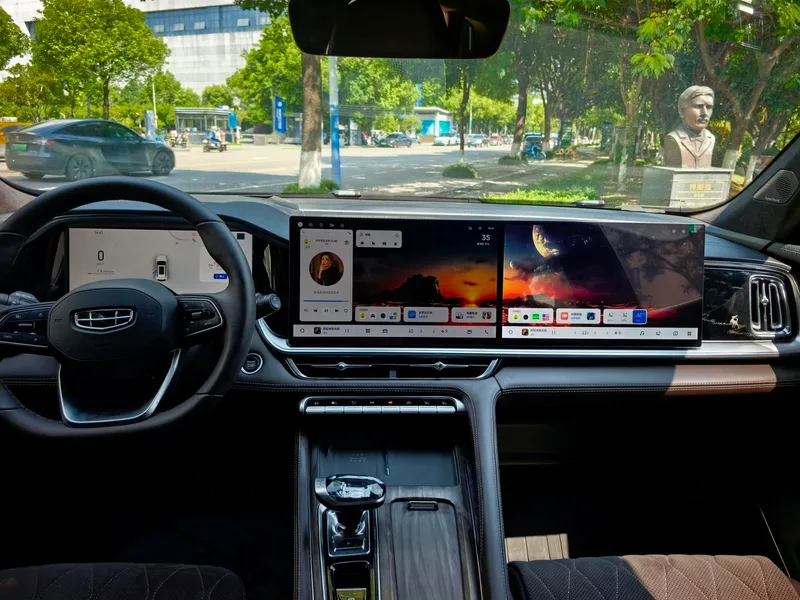 Geely Monjaro 2026 2.0TD High-power automatic four-wheel drive oriental obsidian full moon version interior photo 14 Geely Monjaro 2026 2.0TD High-power automatic four-wheel drive oriental obsidian full moon version interior photo 14