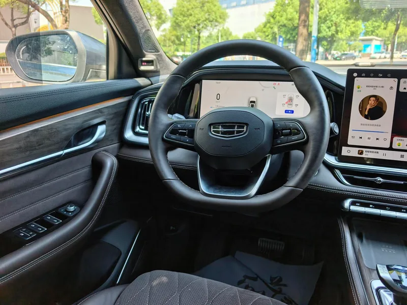 Geely Monjaro 2026 2.0TD High-power automatic four-wheel drive oriental obsidian full moon version interior photo 17 Geely Monjaro 2026 2.0TD High-power automatic four-wheel drive oriental obsidian full moon version interior photo 17