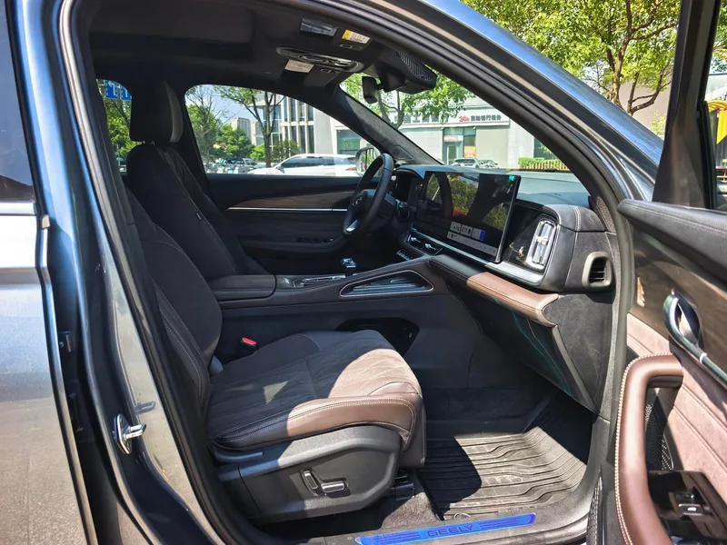 Geely Monjaro 2026 2.0TD High-power automatic four-wheel drive oriental obsidian full moon version interior photo 19 Geely Monjaro 2026 2.0TD High-power automatic four-wheel drive oriental obsidian full moon version interior photo 19