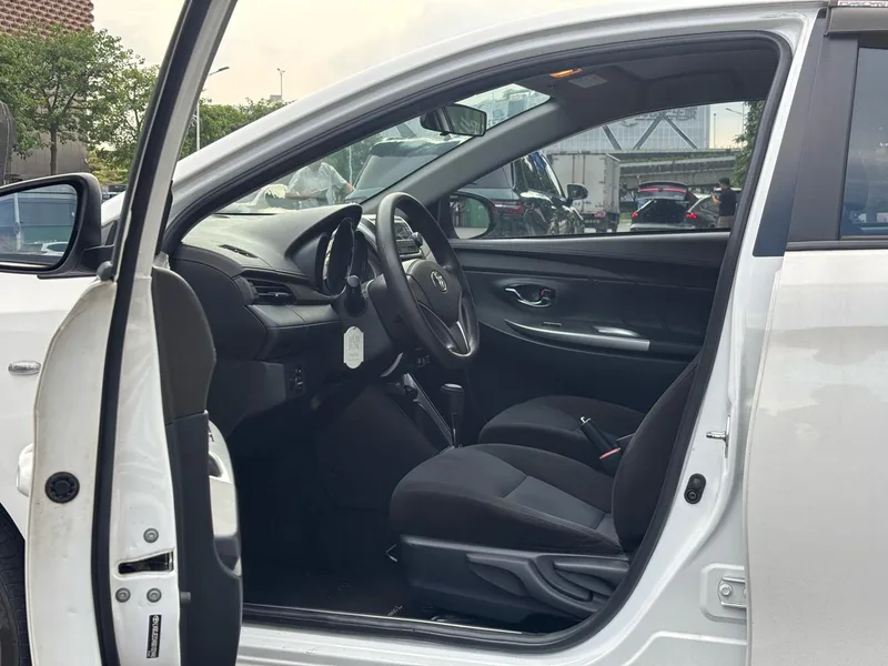 Toyota Yaris L 2015 1.5E Automatic charm version interior photo 10 Toyota Yaris L 2015 1.5E Automatic charm version interior photo 10