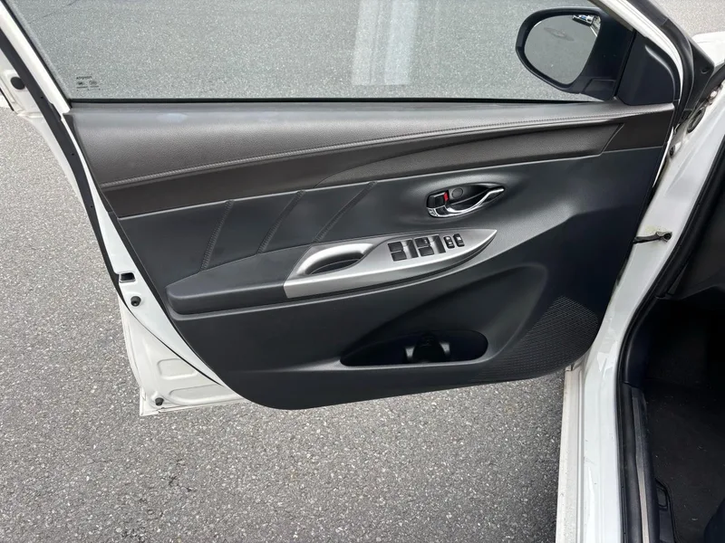 Toyota Yaris L 2015 1.5E Automatic charm version interior photo 11 Toyota Yaris L 2015 1.5E Automatic charm version interior photo 11