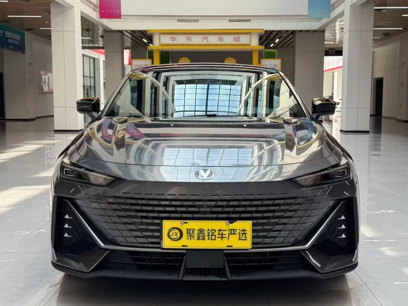 Changan UNI-V 2022 1.5T Wisdom Pilot Type exterior photo 2 Changan UNI-V 2022 1.5T Wisdom Pilot Type exterior photo 2