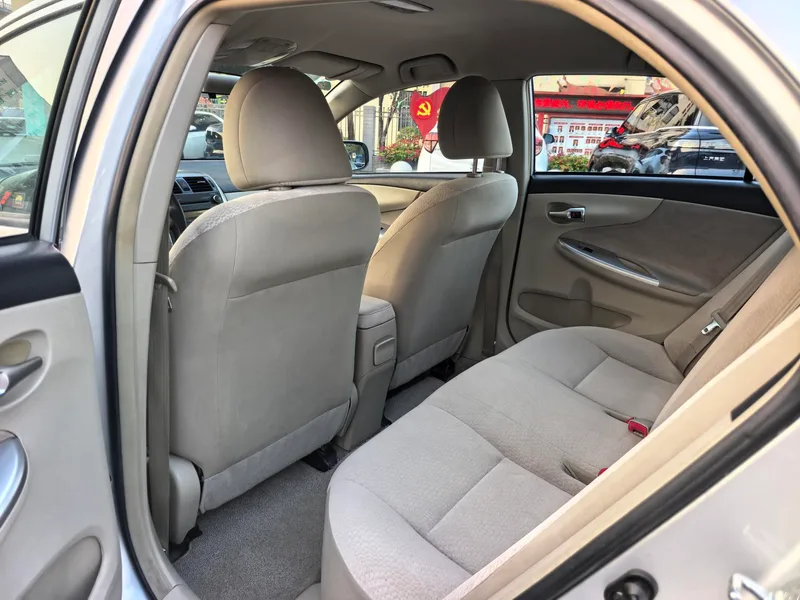 Toyota Corolla 2011 1.6L Automatic GL interior photo 10 Toyota Corolla 2011 1.6L Automatic GL interior photo 10