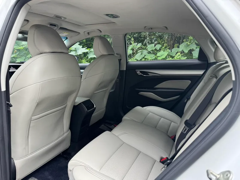 Geely Binrui 2018 14T CVT Colorful Edition interior photo 10 Geely Binrui 2018 14T CVT Colorful Edition interior photo 10