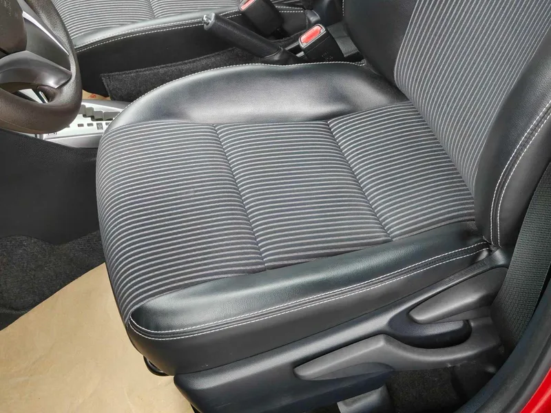 Toyota Yaris L 2016 Restyling 1.5G CVT dazzle skylight version interior photo 12 Toyota Yaris L 2016 Restyling 1.5G CVT dazzle skylight version interior photo 12