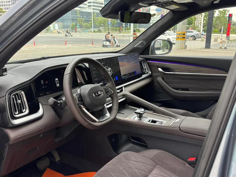 Geely Monjaro 2026 2.0TD High-power automatic four-wheel drive oriental obsidian full moon version interior photo 11 Geely Monjaro 2026 2.0TD High-power automatic four-wheel drive oriental obsidian full moon version interior photo 11