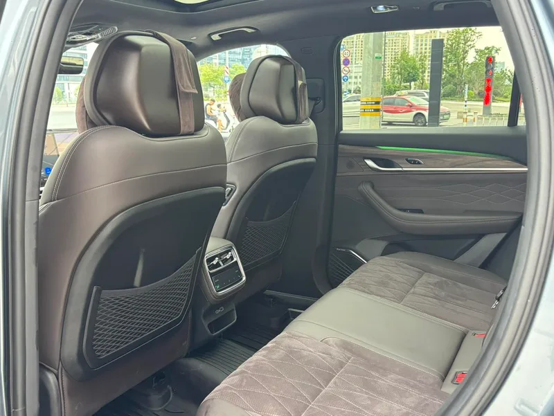 Geely Monjaro 2026 2.0TD High-power automatic four-wheel drive oriental obsidian full moon version interior photo 12 Geely Monjaro 2026 2.0TD High-power automatic four-wheel drive oriental obsidian full moon version interior photo 12