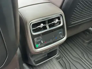 Geely Monjaro 2026 2.0TD High-power automatic four-wheel drive oriental obsidian full moon version interior photo 16 Geely Monjaro 2026 2.0TD High-power automatic four-wheel drive oriental obsidian full moon version interior photo 16