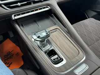 Geely Monjaro 2026 2.0TD High-power automatic four-wheel drive oriental obsidian full moon version interior photo 19 Geely Monjaro 2026 2.0TD High-power automatic four-wheel drive oriental obsidian full moon version interior photo 19