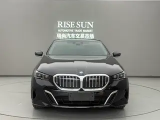 BMW 5 Series 2025 530Li Leading Type M Sports suit exterior photo 2 BMW 5 Series 2025 530Li Leading Type M Sports suit exterior photo 2