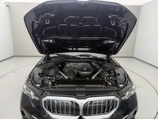 BMW 5 Series 2025 530Li Leading Type M Sports suit interior photo 12 BMW 5 Series 2025 530Li Leading Type M Sports suit interior photo 12