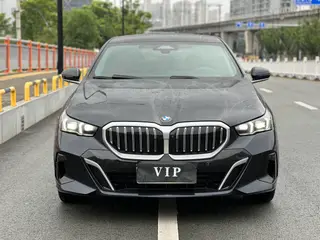 BMW 5 Series 2025 530Li Leading Type M Sports suit exterior photo 2 BMW 5 Series 2025 530Li Leading Type M Sports suit exterior photo 2