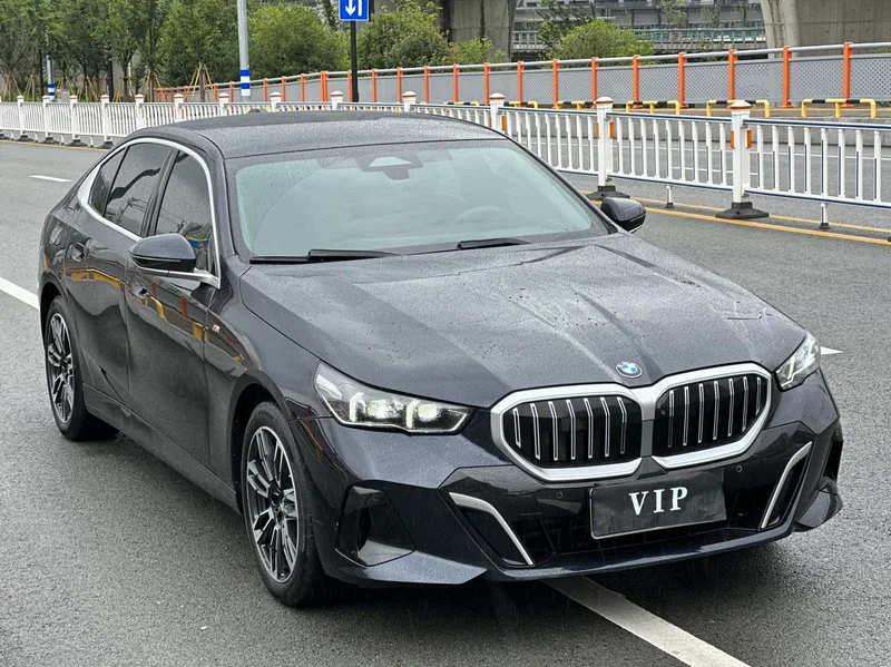 BMW 5 Series 2025 530Li Leading Type M Sports suit exterior photo 3 BMW 5 Series 2025 530Li Leading Type M Sports suit exterior photo 3