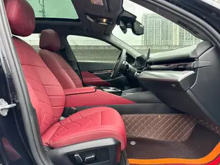 BMW 5 Series 2025 530Li Leading Type M Sports suit interior photo 15 BMW 5 Series 2025 530Li Leading Type M Sports suit interior photo 15