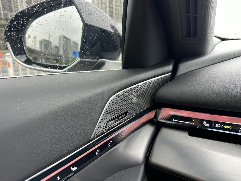 BMW 5 Series 2025 530Li Leading Type M Sports suit interior photo 16 BMW 5 Series 2025 530Li Leading Type M Sports suit interior photo 16