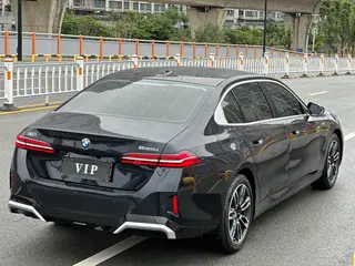 BMW 5 Series 2025 530Li Leading Type M Sports suit interior photo 18 BMW 5 Series 2025 530Li Leading Type M Sports suit interior photo 18