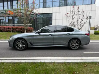 BMW 5 Series 2022 Mise à jour 525i M Ensemble de sport extérieur photo 3 BMW 5 Series 2022 Mise à jour 525i M Ensemble de sport extérieur photo 3