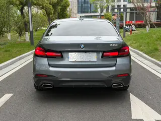 BMW 5 Series 2022 Mise à jour 525i M Ensemble de sport extérieur photo 5 BMW 5 Series 2022 Mise à jour 525i M Ensemble de sport extérieur photo 5