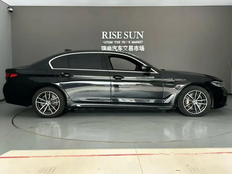 BMW 5 Series 2022 535Le Luxury Set interior photo 7 BMW 5 Series 2022 535Le Luxury Set interior photo 7