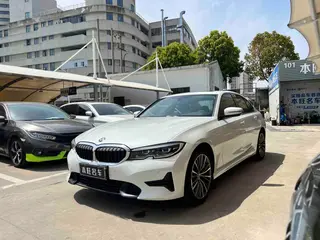 BMW 3 Series 2022 320i Спортивный костюм