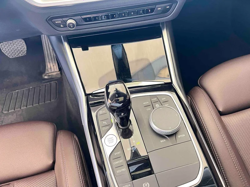 BMW 3 Series 2022 320i Sports suit interior photo 11 BMW 3 Series 2022 320i Sports suit interior photo 11