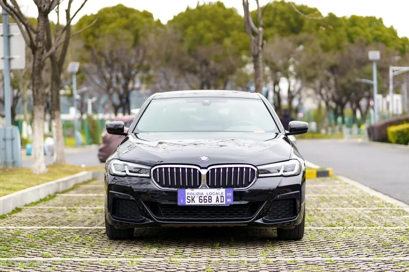 BMW 5 Series 2022 530Li Leading Type M Sports suit exterior photo 2 BMW 5 Series 2022 530Li Leading Type M Sports suit exterior photo 2