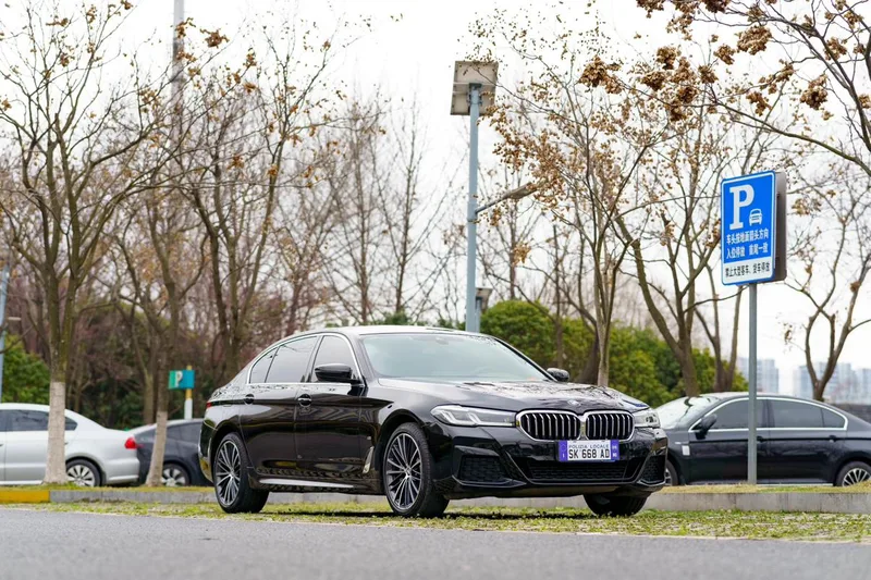 BMW 5 Series 2022 530Li Leading Type M Sports suit exterior photo 3 BMW 5 Series 2022 530Li Leading Type M Sports suit exterior photo 3