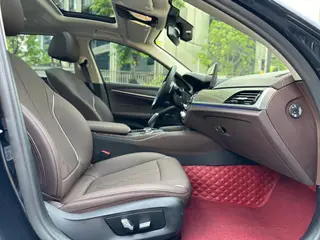 BMW 5 Series 2022 Segundo cambio 530Li Líder Traje de lujo interior foto 15 BMW 5 Series 2022 Segundo cambio 530Li Líder Traje de lujo interior foto 15