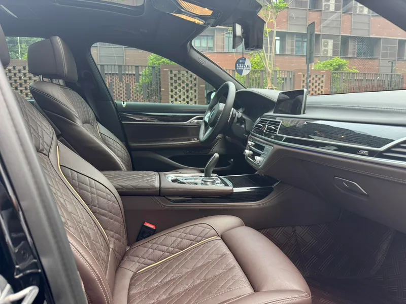 BMW 7 Series 2021 740Li Leading Type M Sports suit interior photo 13 BMW 7 Series 2021 740Li Leading Type M Sports suit interior photo 13