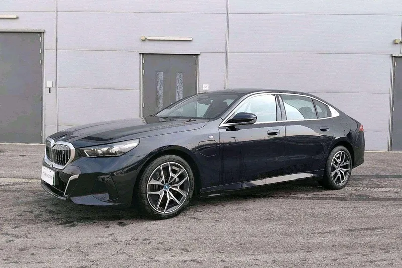 BMW i5 2024 eDrive35L M Sports suit exterior photo 1 BMW i5 2024 eDrive35L M Sports suit exterior photo 1