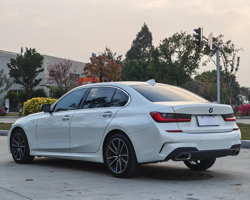 BMW 3 Series 2022 320Li M Conjunto deportivo exterior foto 9 BMW 3 Series 2022 320Li M Conjunto deportivo exterior foto 9