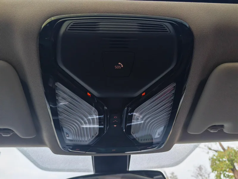 BMW 3 Series 2022 320Li M Conjunto deportivo interior foto 17 BMW 3 Series 2022 320Li M Conjunto deportivo interior foto 17
