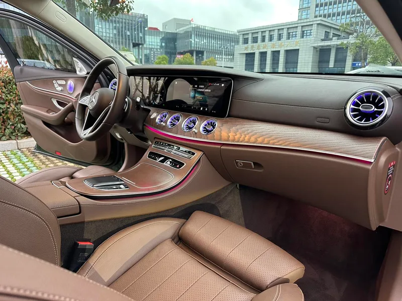 Mercedes-Benz E-Class 2023 E 260 L Coche exterior foto 10 Mercedes-Benz E-Class 2023 E 260 L Coche exterior foto 10