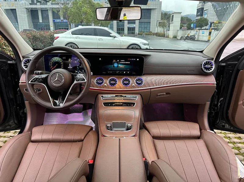 Mercedes-Benz E-Class 2023 E 260 L Coche interior foto 12 Mercedes-Benz E-Class 2023 E 260 L Coche interior foto 12