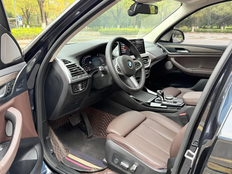 BMW X3 2022 xDrive30i Leading Type M Obsidian Night Suit interior photo 11 BMW X3 2022 xDrive30i Leading Type M Obsidian Night Suit interior photo 11