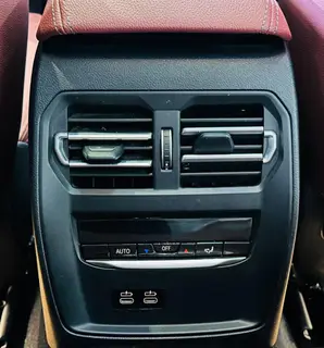 BMW 3 Series 2022 325i M Conjunto deportivo interior foto 13 BMW 3 Series 2022 325i M Conjunto deportivo interior foto 13