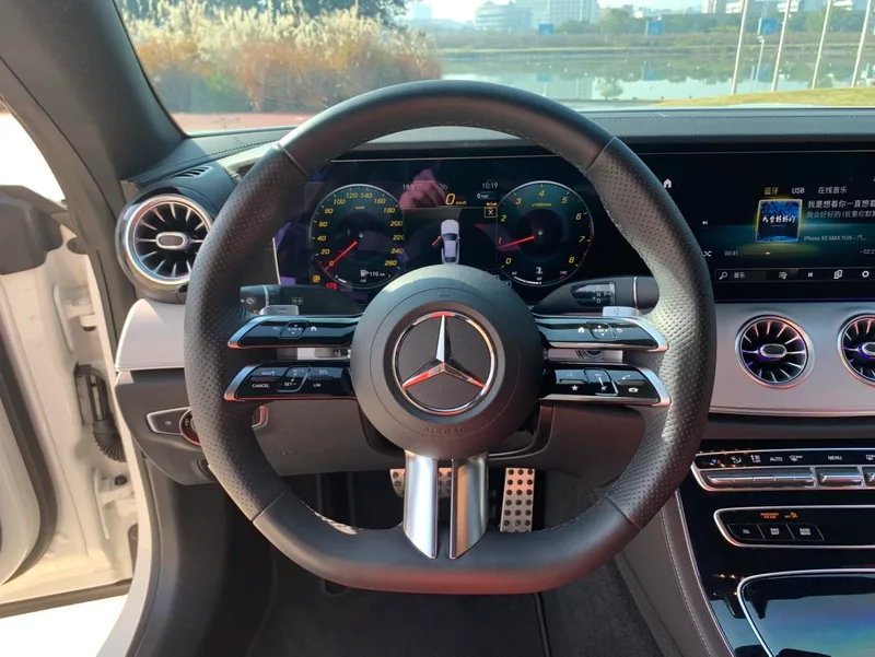 Mercedes-Benz E-Class (Imported) 2023 Restyling E 260 Coupe interior photo 10 Mercedes-Benz E-Class (Imported) 2023 Restyling E 260 Coupe interior photo 10