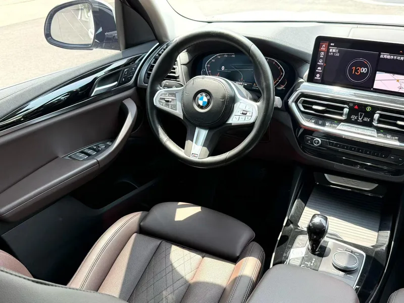 BMW X3 2022 Restyling xDrive25i M Sports suit interior photo 10 BMW X3 2022 Restyling xDrive25i M Sports suit interior photo 10