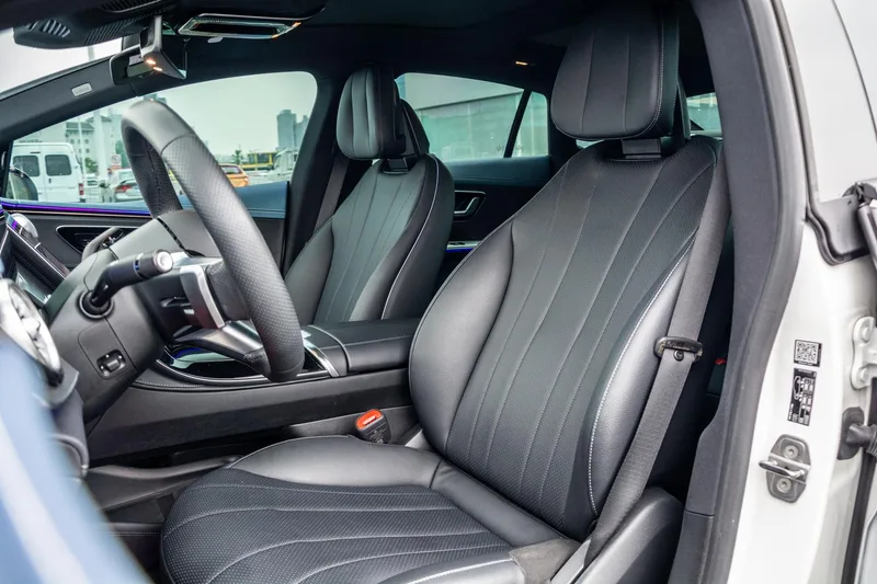 Mercedes-Benz EQE 2022 EQE 350 Luxury Edition interior photo 15 Mercedes-Benz EQE 2022 EQE 350 Luxury Edition interior photo 15