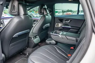 Mercedes-Benz EQE 2022 EQE 350 Luxury Edition interior photo 16 Mercedes-Benz EQE 2022 EQE 350 Luxury Edition interior photo 16