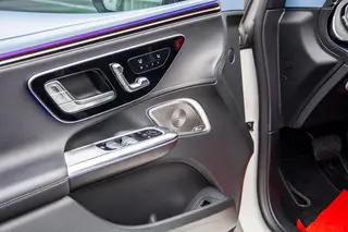 Mercedes-Benz EQE 2022 EQE 350 Luxury Edition interior photo 17 Mercedes-Benz EQE 2022 EQE 350 Luxury Edition interior photo 17